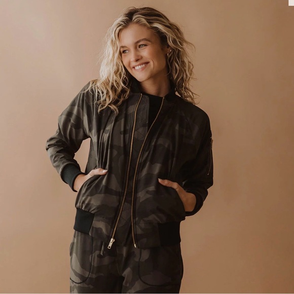 Albion Women's Green Camouflage Bomber Jacket - Picture 4 of 15